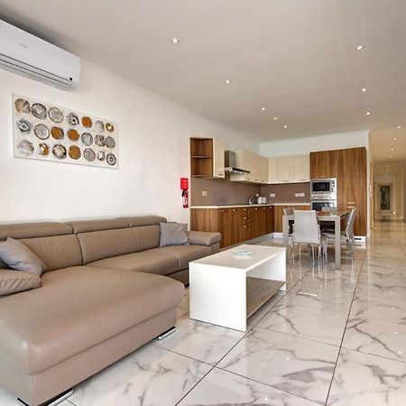 Malta'S Beachfront Apartment In Меллиеха Экстерьер фото