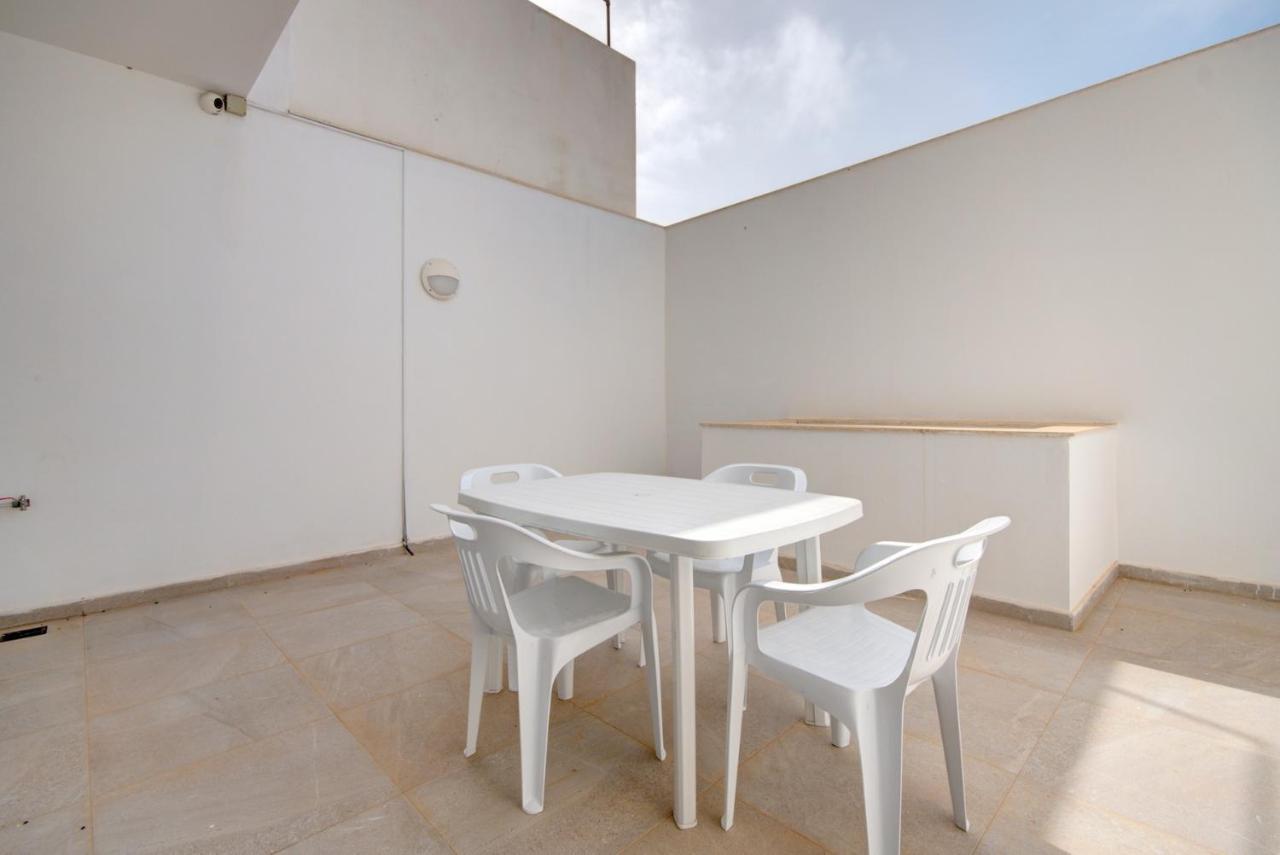 Malta'S Beachfront Apartment In Меллиеха Экстерьер фото