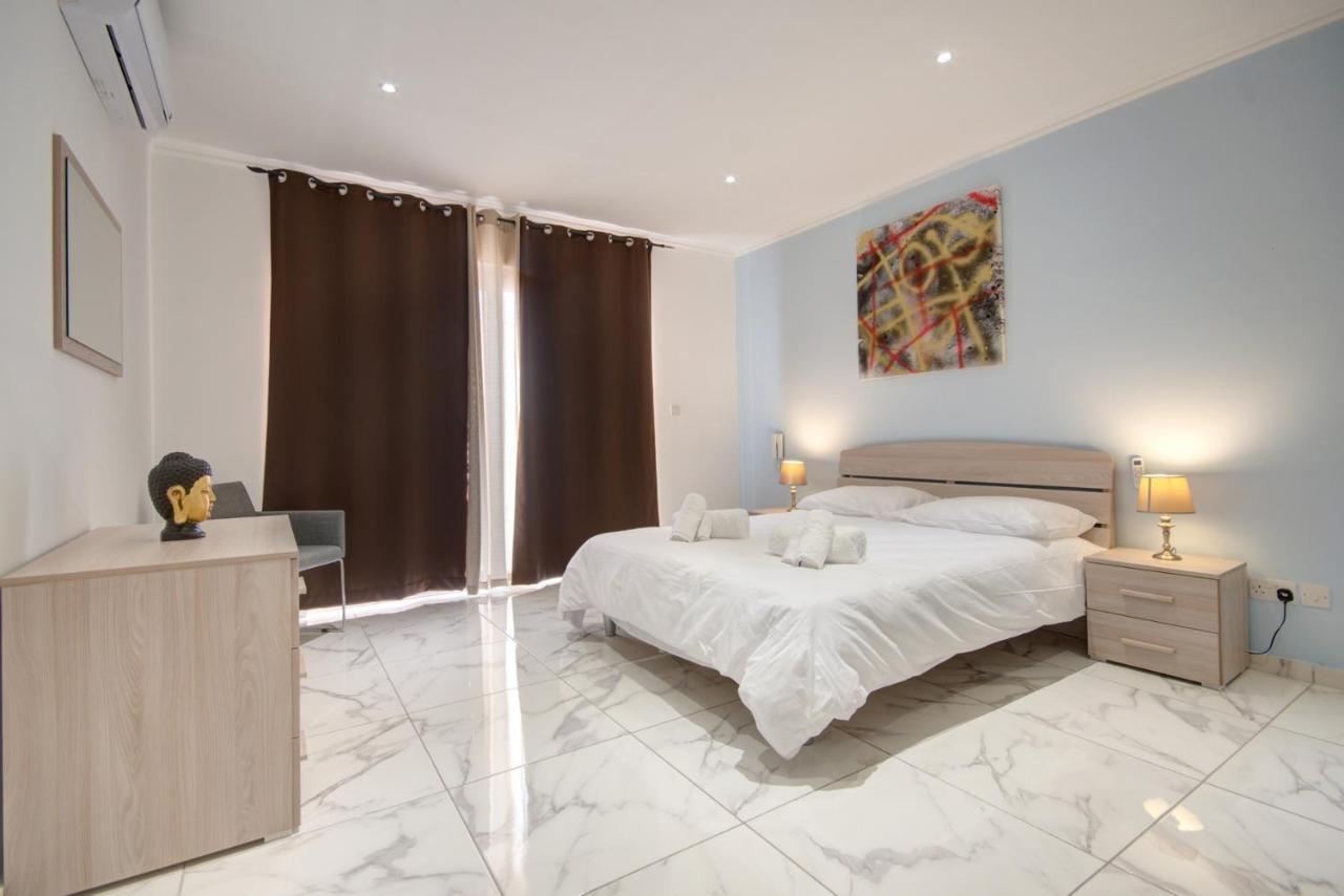 Malta'S Beachfront Apartment In Меллиеха Экстерьер фото